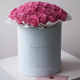 Букет из роз Аква в голубой шляпной коробке XL №160