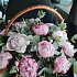 Корзина из 15 розовых пионов - Фото 4