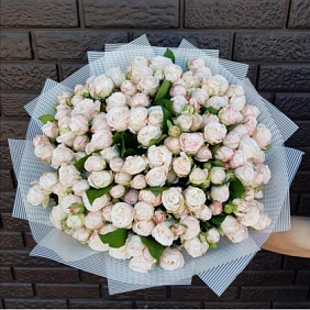 Букет из нежных кустовых роз №161