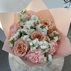 Букет цветов "Сахарный персик"
