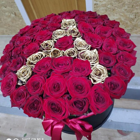 Коробка цветов с буквой