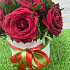 15 красных роз в белой шляпной коробке - Фото 6