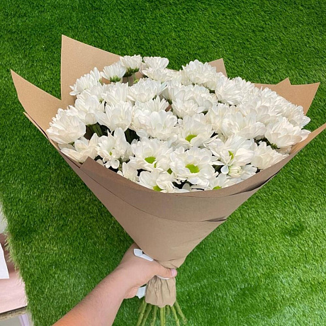 Букет из 15 белых ромашковидных кустовых хризантем - Фото 2
