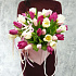 Бело-фиолетовые тюльпаны в коробочке с лентами - Фото 2