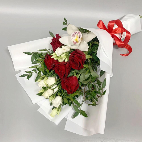 Микс из красных роз ,эустом и орхидеи - Фото 3