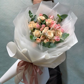 Букет с розами  «Малиновый латте»