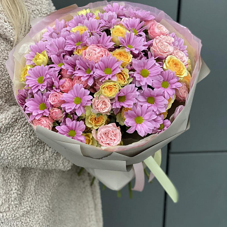 Букет Мартовское солнце из роз и хризантемы - Фото 4