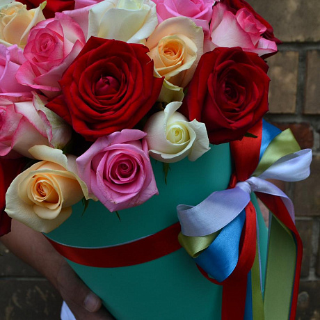 Букет из разноцветных роз в коробке Тиффани - Фото 3