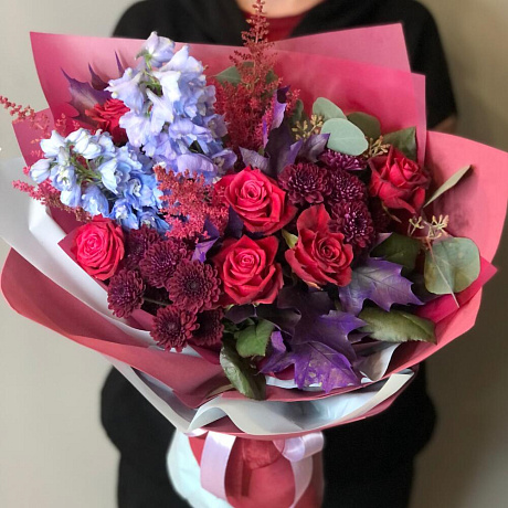 Букет Дельфиниума, Кустовых Хризантем и Роз Адмирал - Фото 2