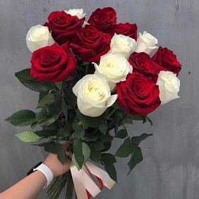 Букет из 15 розы микс