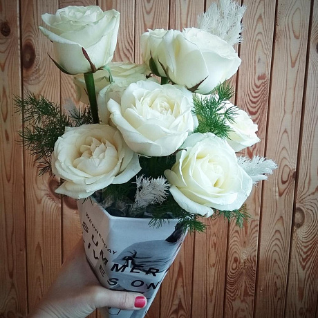 Белые розы в стильной коробочке - Фото 5