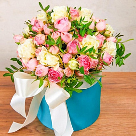 Букет куставые розы в коробке "Твои мечты"