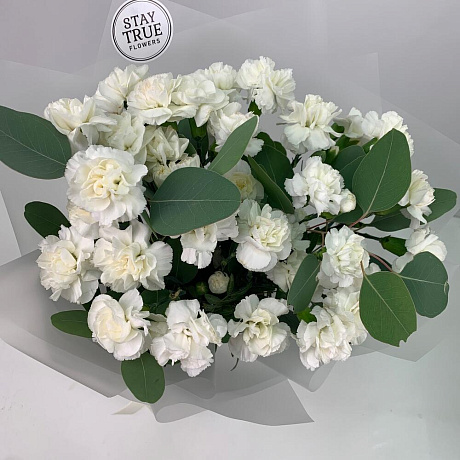 Монобукет из белых кустовых диантусов с эвкалиптом - Фото 5