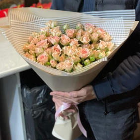 Букет из нежных кустовых роз №163