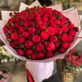 Букет бордовых пионавидных роз  РЕД ПИАНО