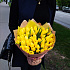 51 желтый тюльпан в крафте - Фото 3