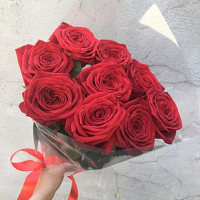 9 бархатных роз