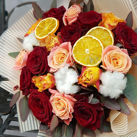 зимний букет из роз, хлопка с апельсиновыми дольками - Фото 2
