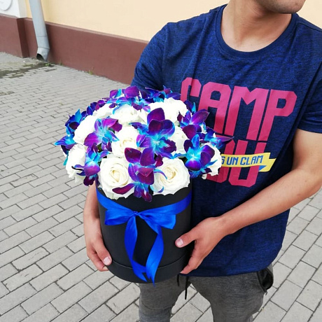 Орхидея с белыми розами - Фото 4