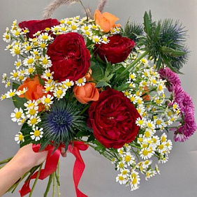 Букет ромашки в саду