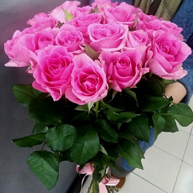 25 кенийских роз 60 см