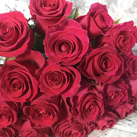 Букет 19 малиновых роз 50 см - Фото 5