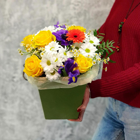 Яркий букет с розой, анемоном и хризантемой в коробке - Фото 6