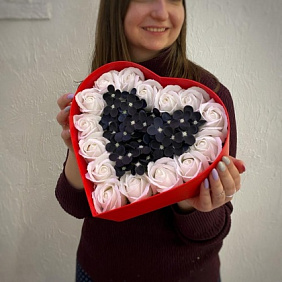 Букет с розами "Black and White. Soap roses box"