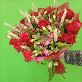 Букет "Рубиновый браслет" роза, альстромерия