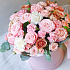 Цветочная композиция из роз в шляпной коробке с лентами - Фото 6