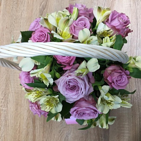 Нежная корзина из цветов №161