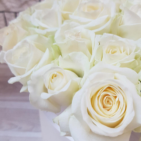 Коробка из 19 белых роз - Фото 5