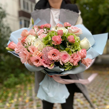 Букет гортензии и пионовидных роз - Фото 4