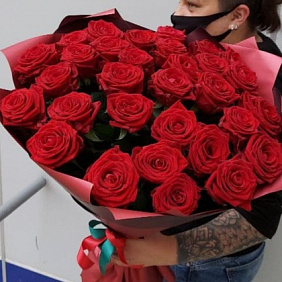 Букет из 31 Красной Розы Ред Наоми