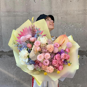 Букет цветов "Key to all doors"