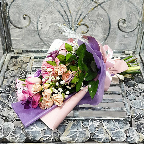 Нежный букет из роз и гиацинтов - Фото 3