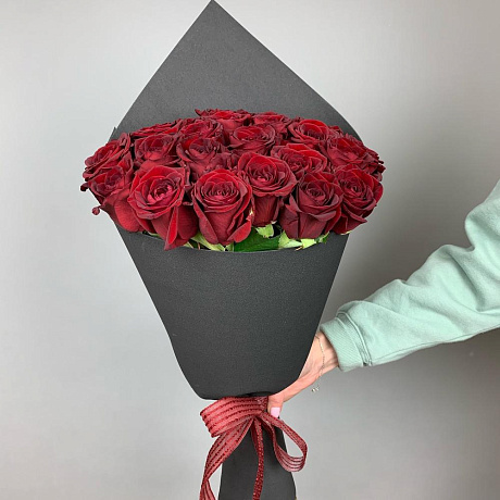 Букет «Красные розы в чёрном » М - Фото 2