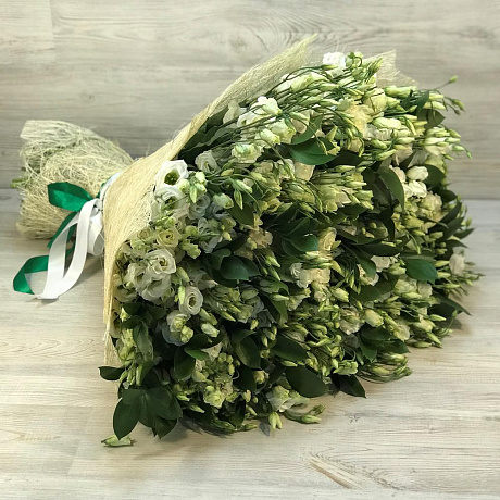 Букет из эустомы 99 шт с рускусом. N280 - Фото 5
