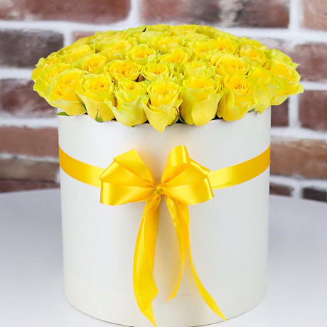 Шляпная коробка из 51 желтой розы. N710 - Фото 3