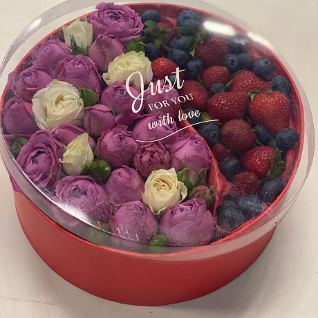 Коробка с цветами и ягодами - Фото 2