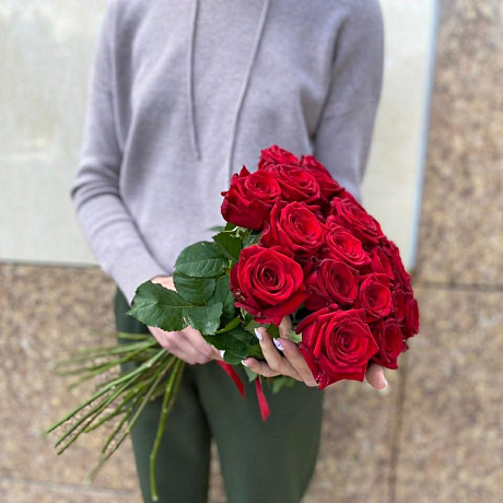 25 алых роз под ленту - Фото 2