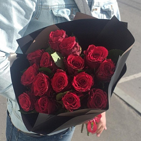 15 красных роз