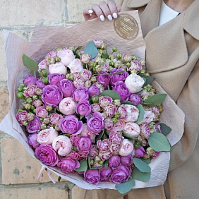 Букет цветов "Бабл-гам" из микса 25 кустовых роз