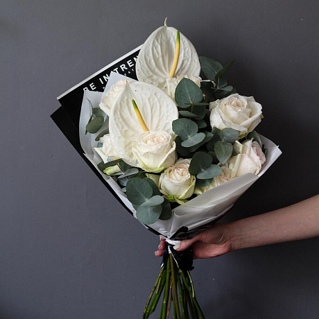 Букет из ароматных роз и  антуриумов - Фото 2