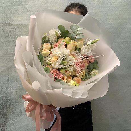 Обьемный букет с розами и ароматными эвкалиптом - Фото 3