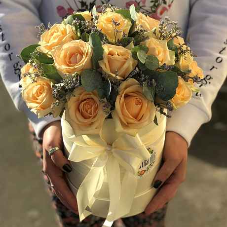 Коробки с цветами. Розы.  19 роз . Лимониум .Эвкалипт. N232 - Фото 4