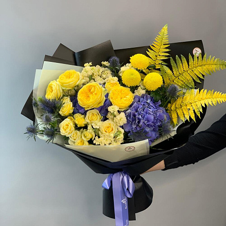 Яркий букет с пионовидной розой и гортензиями - Фото 2