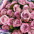 Фиолетовые розы в дизайнерской упаковке из 25 роз - Фото 6