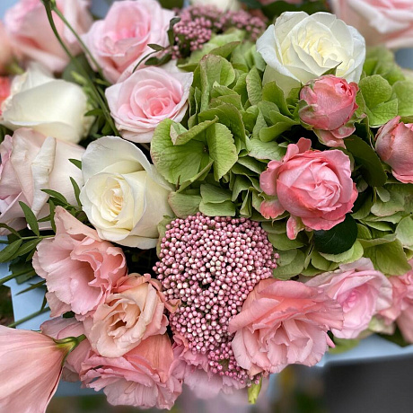 Букет гортензии и пионовидных роз - Фото 5
