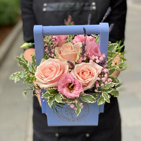 Нежная Композиция с нежной розой и ажурным лизиантусом